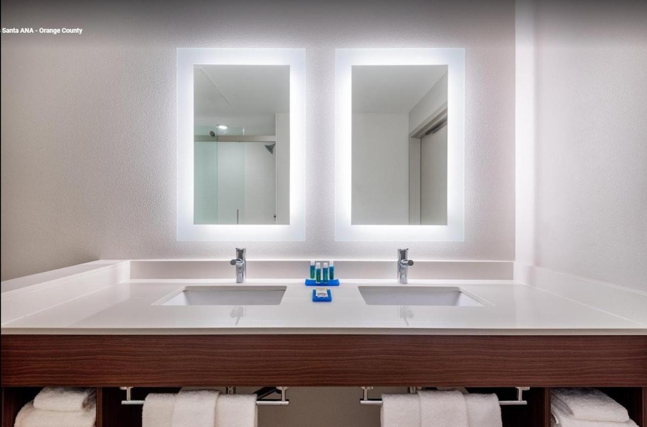 Holiday Inn Express & Suites Santa Ana - Orange County By Ihg Εξωτερικό φωτογραφία